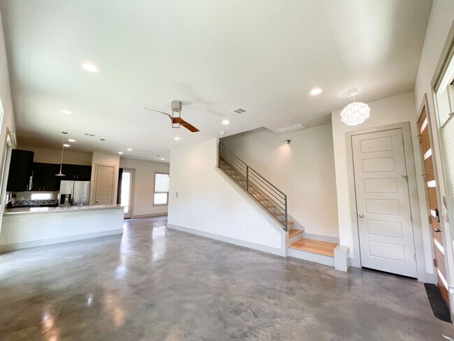 Foto del edificio - Stylish Contemporary 3-Bedroom Condo-Moder...