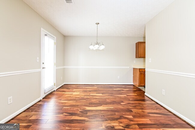 Foto del edificio - 452 Kirkland Dr