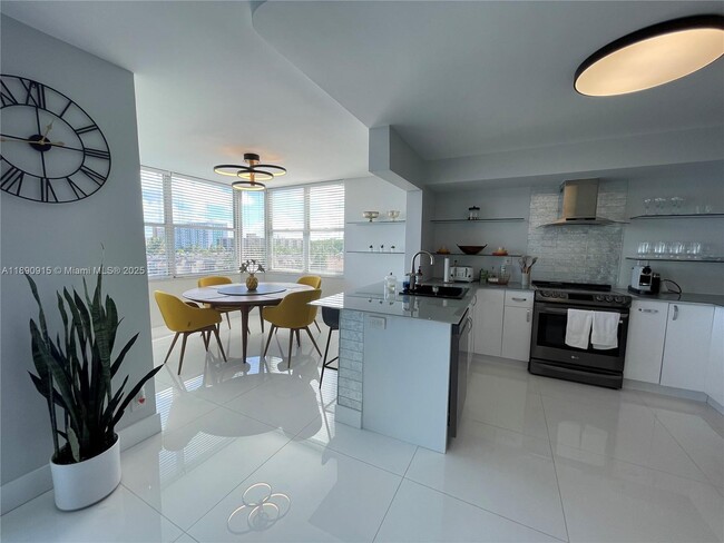 Foto del edificio - 16570 NE 26th Ave