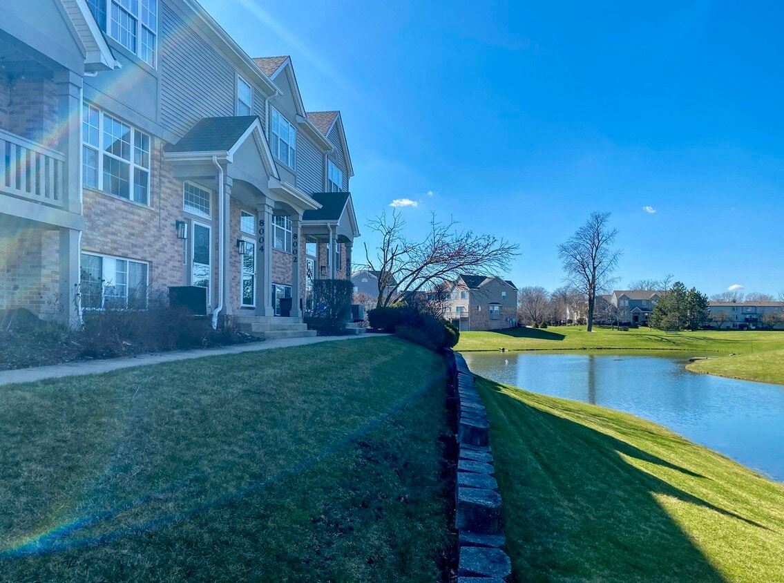8002 Windsor Dr, Darien, IL 60561 Townhome Rentals in Darien IL