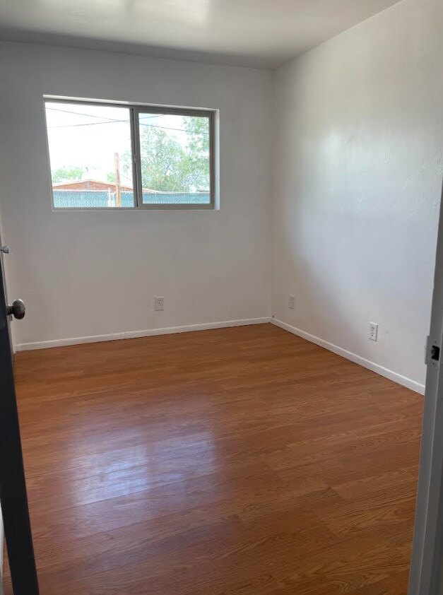 Foto del edificio - 2851 N Magnolia Ave
