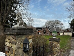 Building Photo - 2071 Dewey Rd