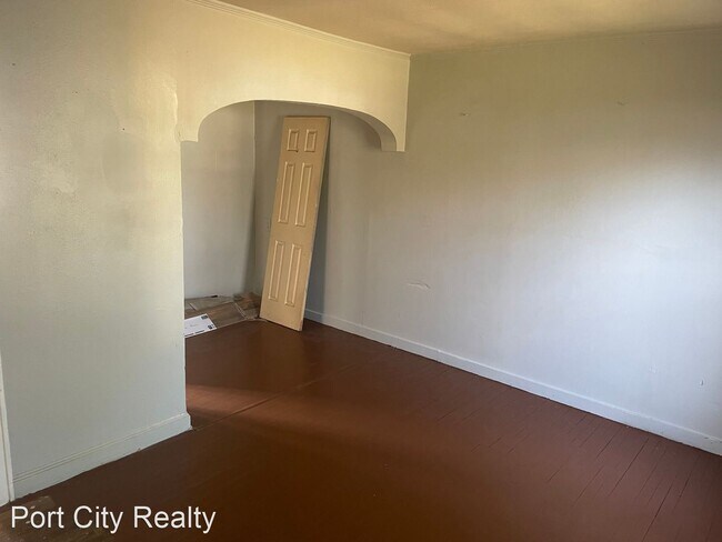 Building Photo - 2 br, 1 bath House - 115 E Olive St.
