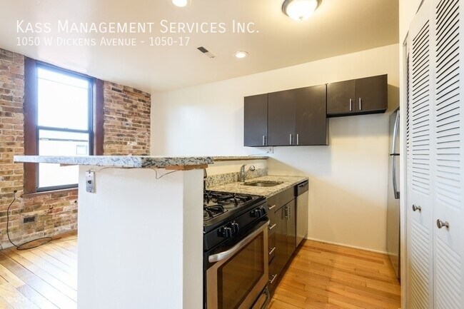 Foto del edificio - 1050 W Dickens Ave