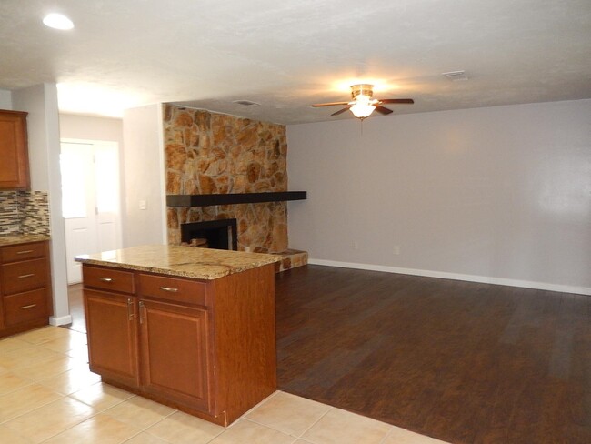 Building Photo - 2716 Whitney Dr N