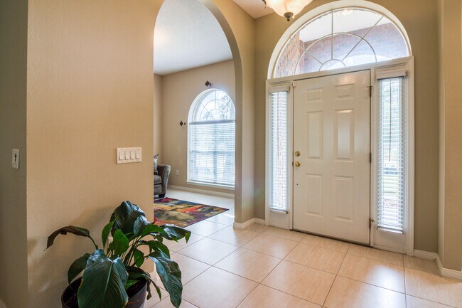 Building Photo - 1752 Villa Vizcaya Dr