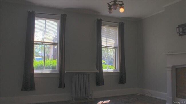 Building Photo - 6 Grand St