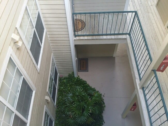 Building Photo - 700 Ironwood Dr