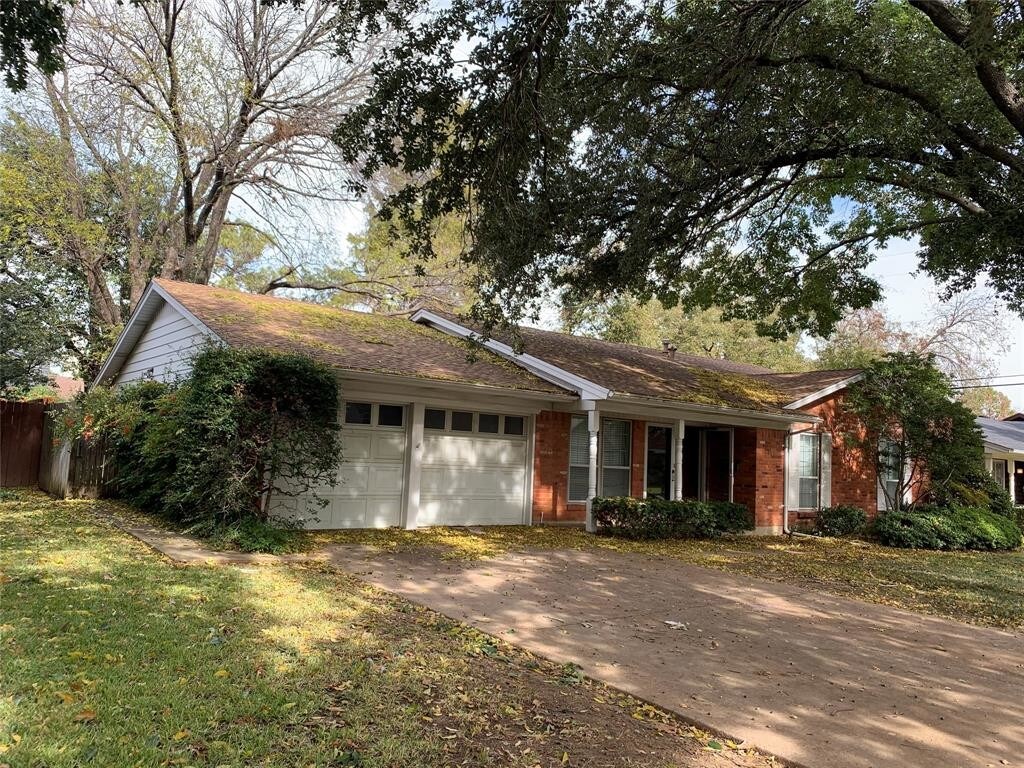 Primary Photo - 1305 Academy Dr