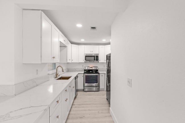 Foto del edificio - 1369 Pine Brook Dr
