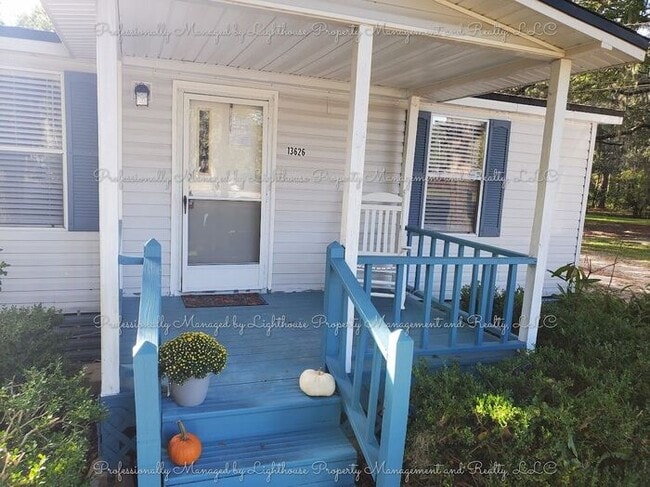 Building Photo - Peaceful, Country Feel