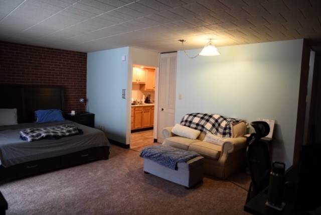 Living area - 446 Hoodridge Dr