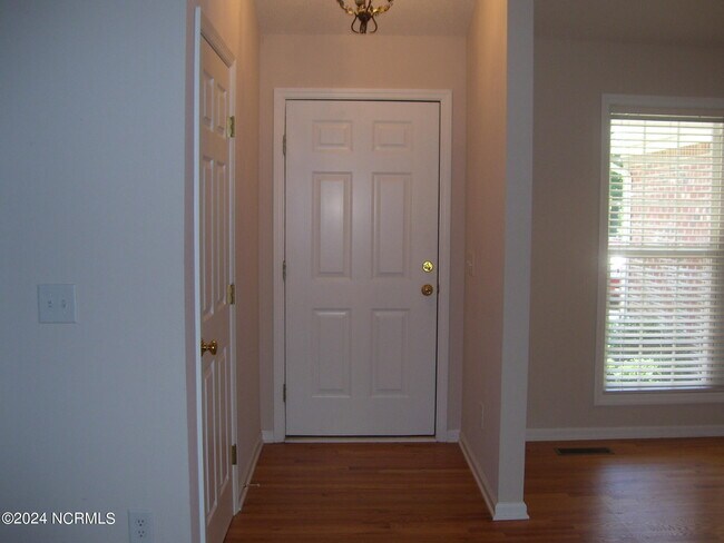 Foto del edificio - 11 Cypress Ln
