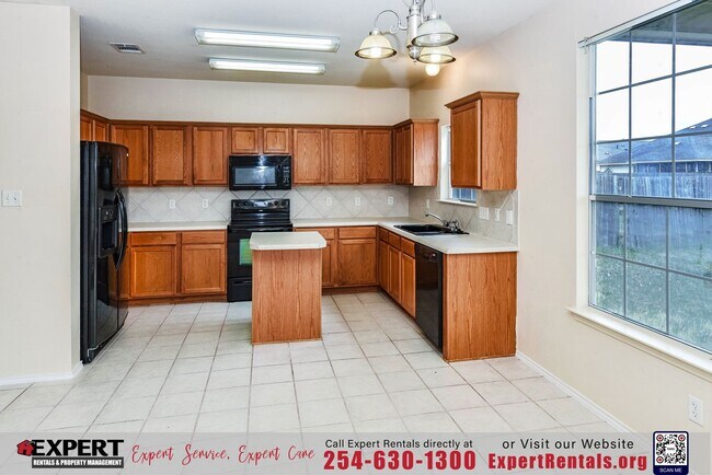 Building Photo - 4-Bed, 3-Bath Home with Open Layout, Near ...