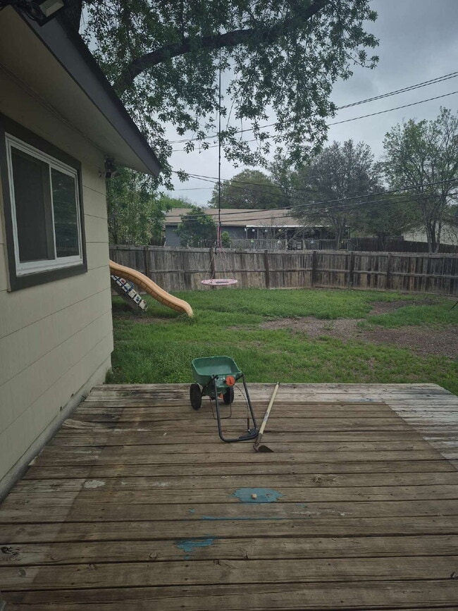 Building Photo - 3 bed/2 bath in Kirby
