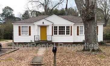 Building Photo - 535 Robinhood Rd