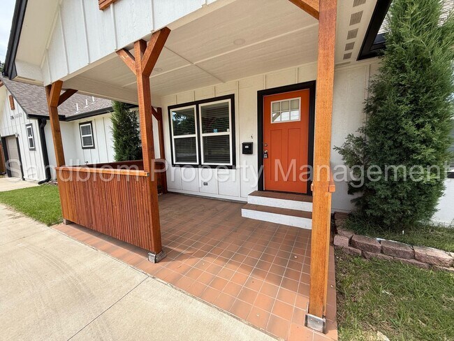 Foto del edificio - For Lease | University of Tulsa | $1750 Rent