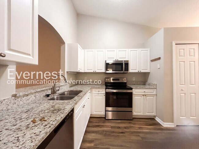 Foto del edificio - 3435 Village Green Ct