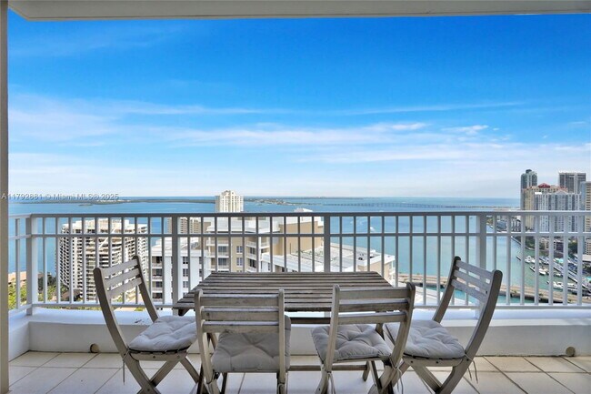 Foto del edificio - 801 Brickell Key Blvd