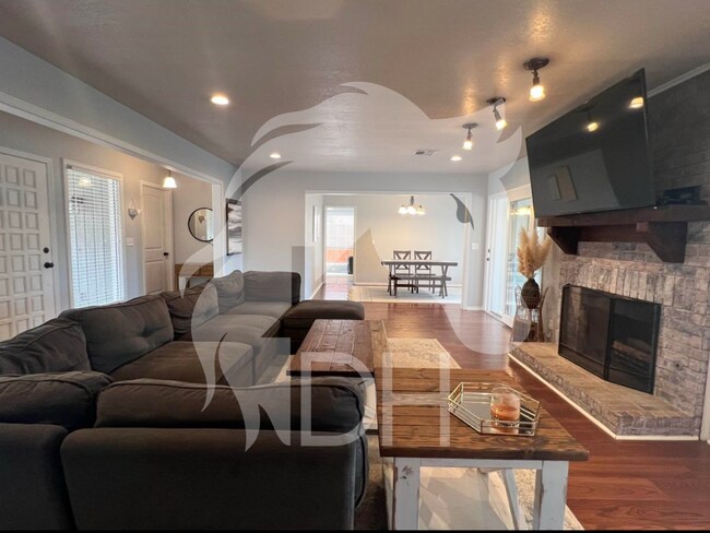 Foto del edificio - Coming soon in Enid Chisholm District!