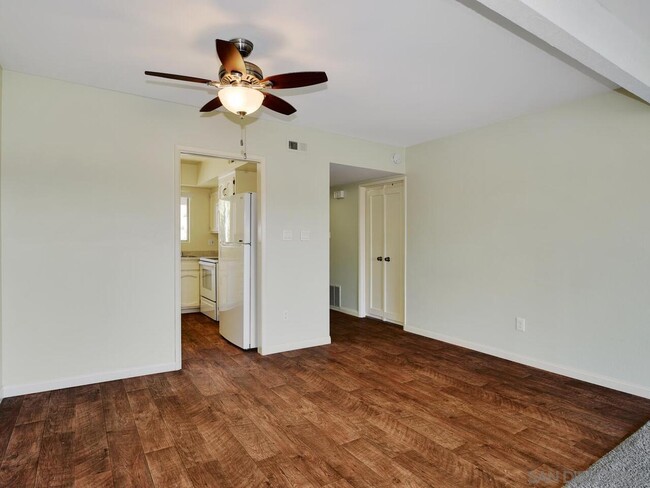 Building Photo - 6868 Hyde Park Dr