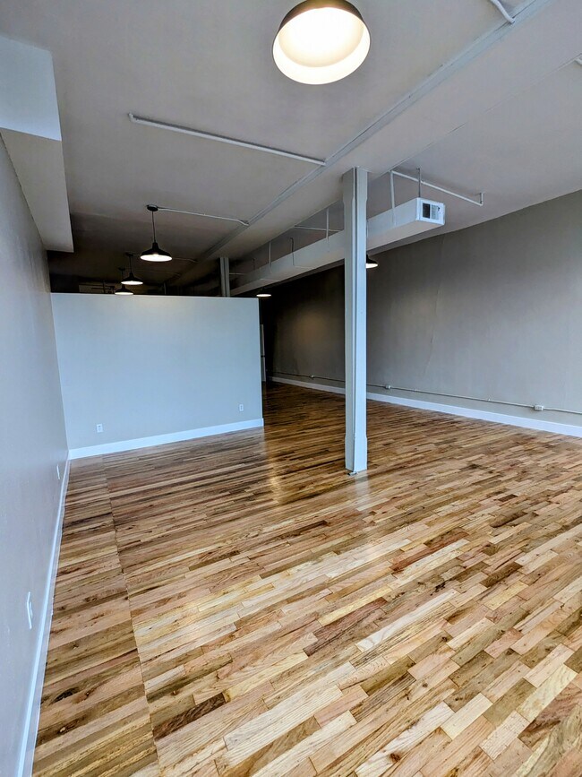 Sala de estar - 4301 Yates St