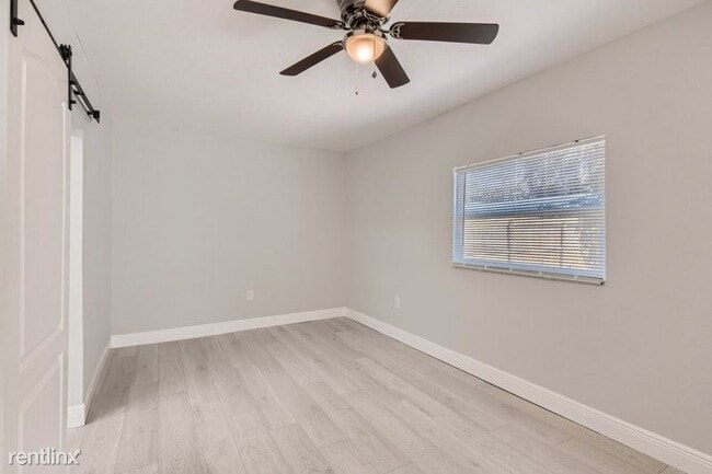 Building Photo - 3 br, 2 bath House - 15 S Mercury Avenue UNIT