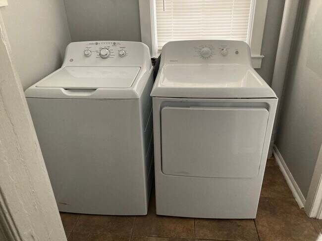 Foto del edificio - 3327 Wyandotte St