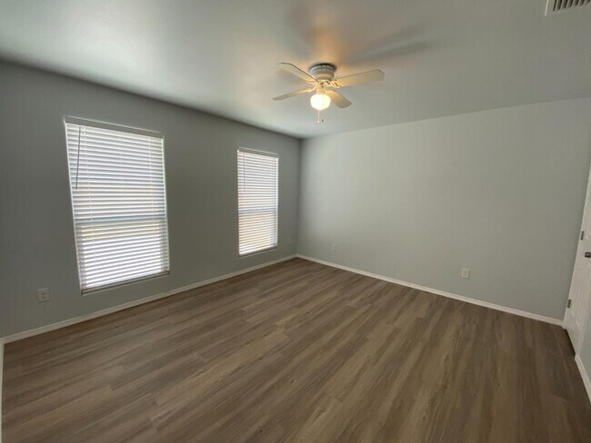 Foto del edificio - New 3/2/2 Duplex in Northwest Lubbock