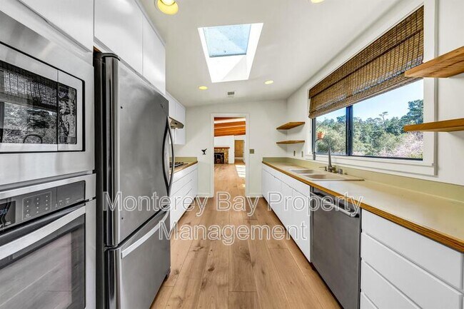 Building Photo - 575 Viejo Rd