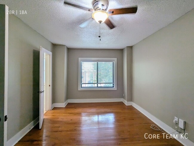 Building Photo - Top floor 2 Bedroom in West Plaza