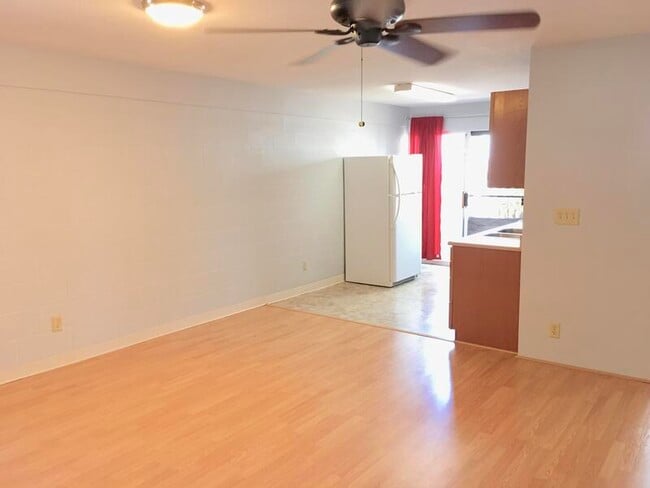 Building Photo - 133 Lakeview Cir