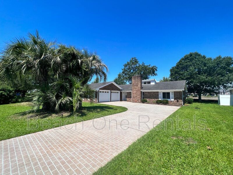 Primary Photo - 1005 Plantation Dr