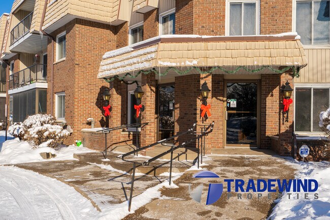 Building Photo - 255 Westview Dr
