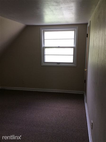 Building Photo - 802 W Cedar St