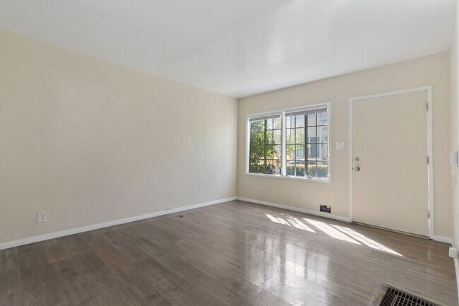 Foto del edificio - 2119 1/2 Stewart Street