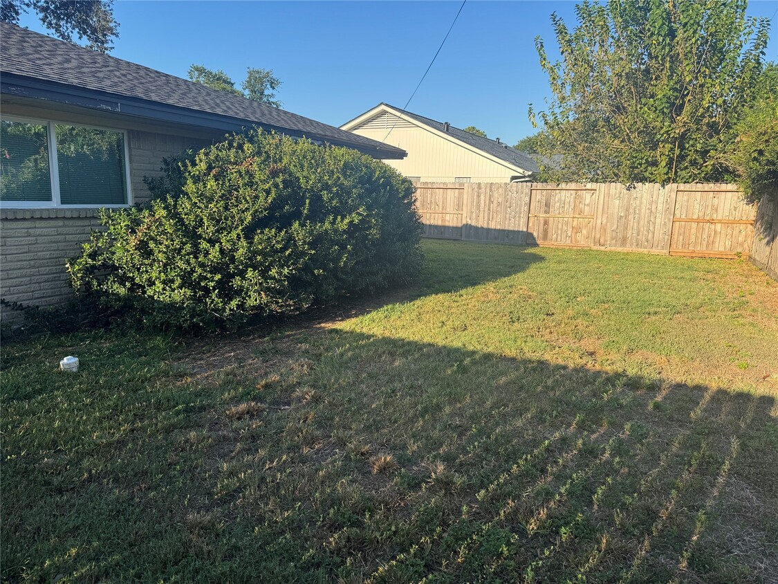 Primary Photo - 5814 Viking Dr