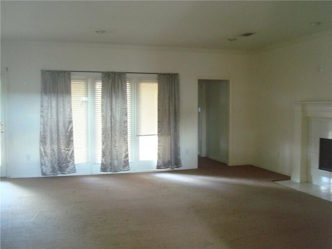 Building Photo - 4601 Oak Club Dr