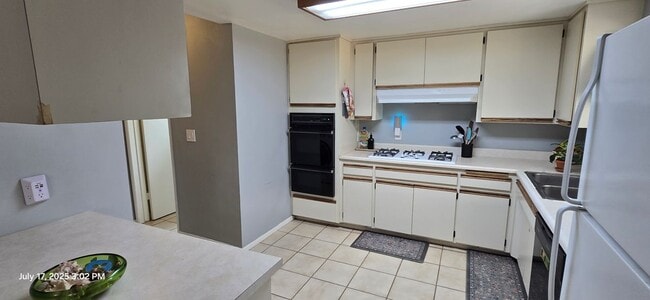 Building Photo - 2051 Rancho Dr