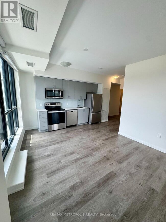 Building Photo - 325-325 Yorkland Blvd
