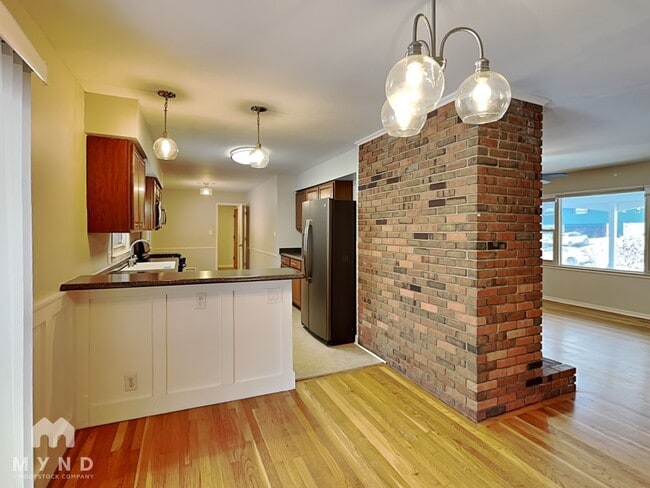 Building Photo - 4221 Evansdale Rd