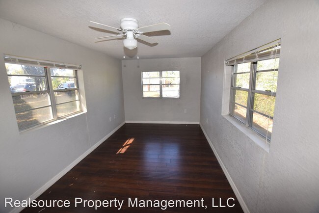 Building Photo - 1024 Sunshine Dr E
