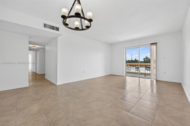 Foto del edificio - 6780 W 2nd Ct