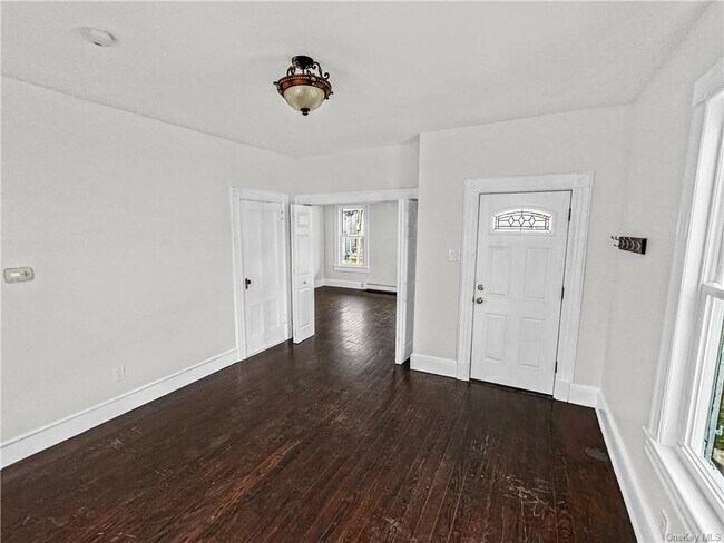 Building Photo - 27 Gurnee Ave