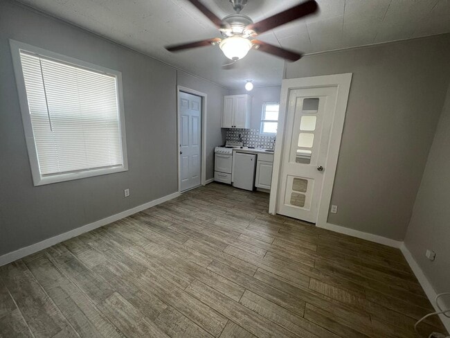 Building Photo - 2843 Forest Hill Blvd