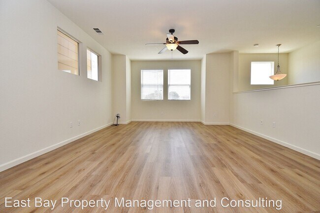 Building Photo - 4 br, 3.5 bath House - 4370 Hyde Cmn.