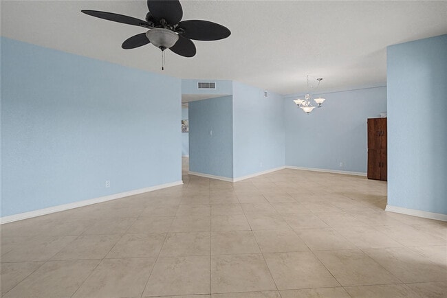 Building Photo - 100 SE 6th Ave