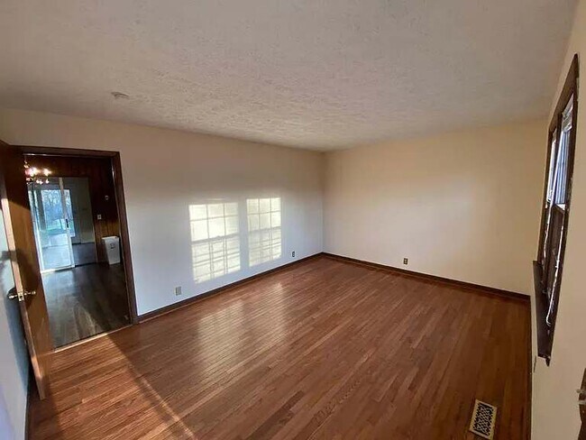 Foto del edificio - 2408 Vaulx Ln