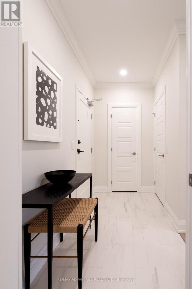 Photo du bâtiment - 1975 Fountain Grass Dr