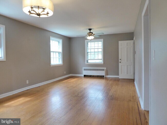 Foto del edificio - 127 Washington Rd